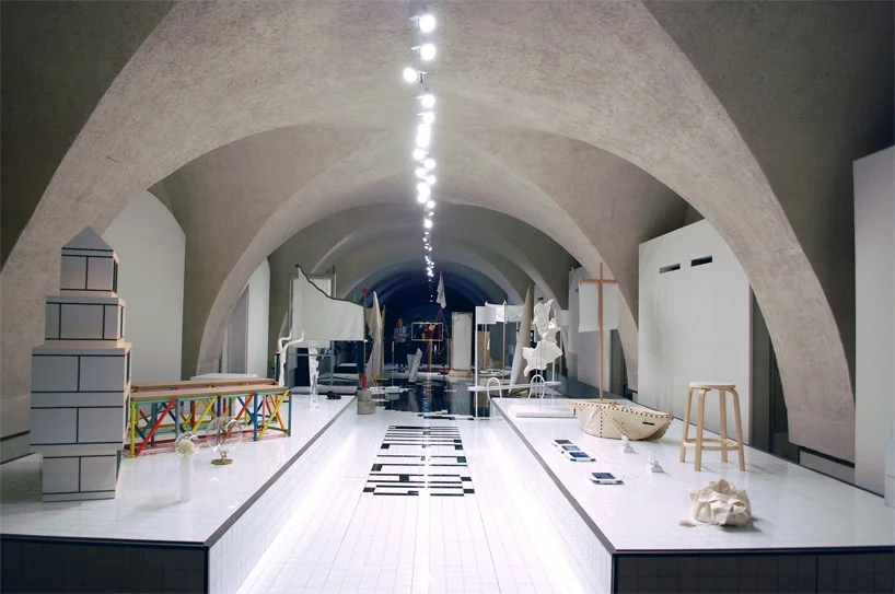 italy-white-flags-utopia-london-design-biennale-designboom01-818x543 (1).jpg