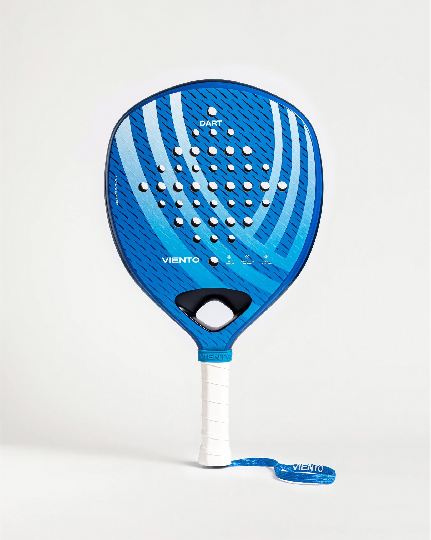 Dart
Sovrappensiero x Viento redefine the aesthetics of padel with balance, innovation, and timeless style.From geometric elegance to performance-driven details like perimeter protection, optimized hole patterns, and AIR technology for speed each mod