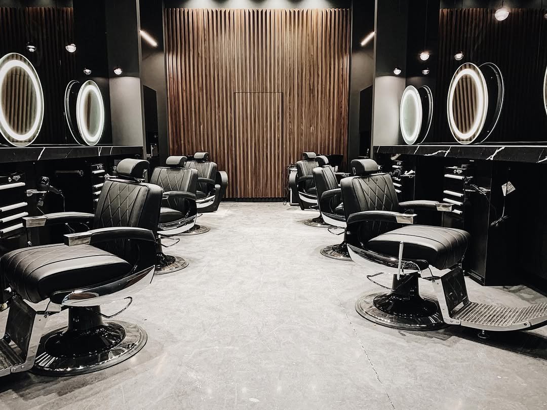 Give Dad the gift of looking and feeling his best this Father's Day, thanks to our dapper friends at @tonicbarber! 💈 From premium men's grooming and haircare products to a signature service with one of their expert barbers, it's the ultimate way to 