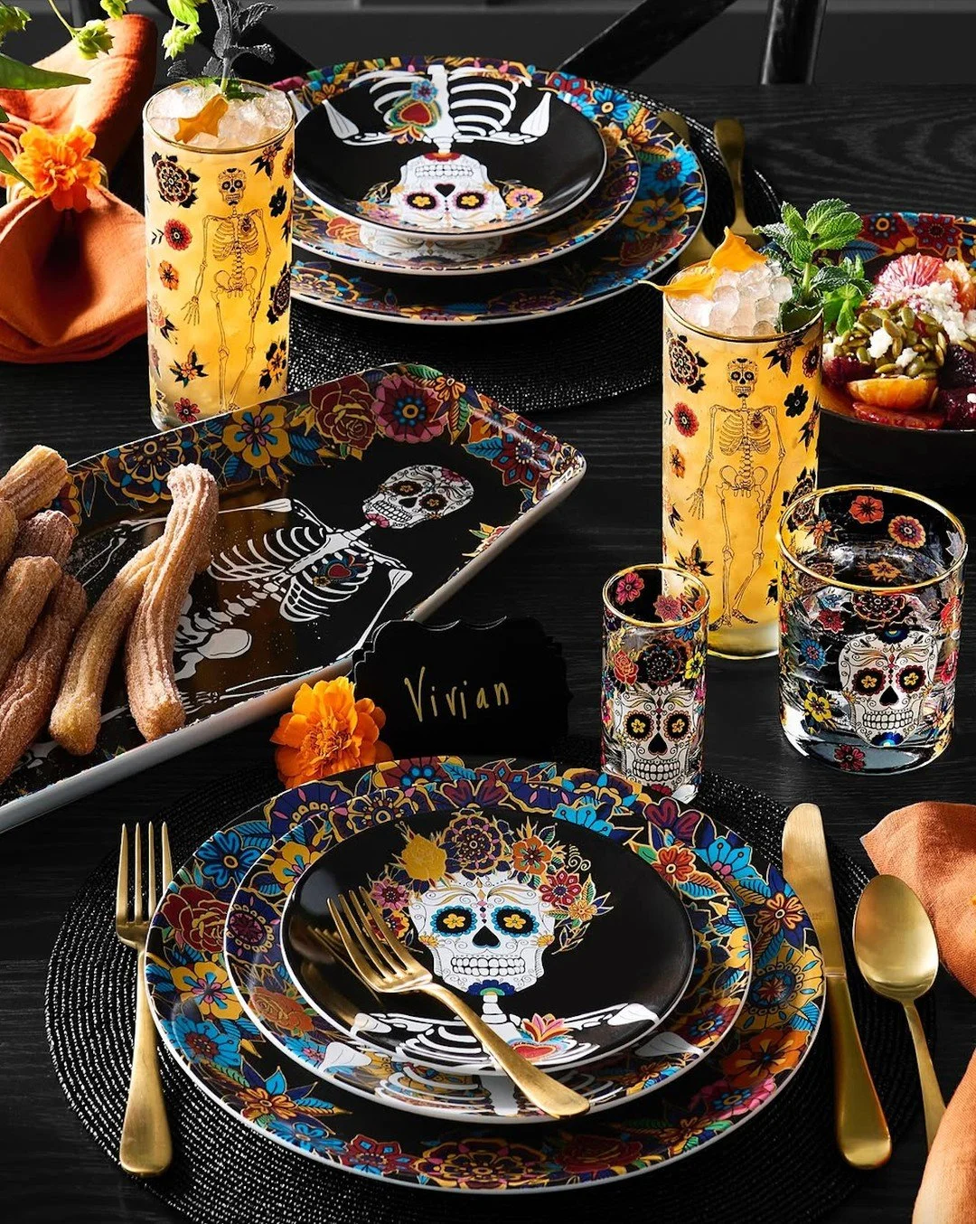 From spooktacular Halloween soir&eacute;es to celebrating D&iacute;a de los Muertos, @williamssonoma&rsquo;s Day of the Dead collection lets you host a colorful celebration in undeniable style! 💀 With vibrant serveware, festive table settings and su