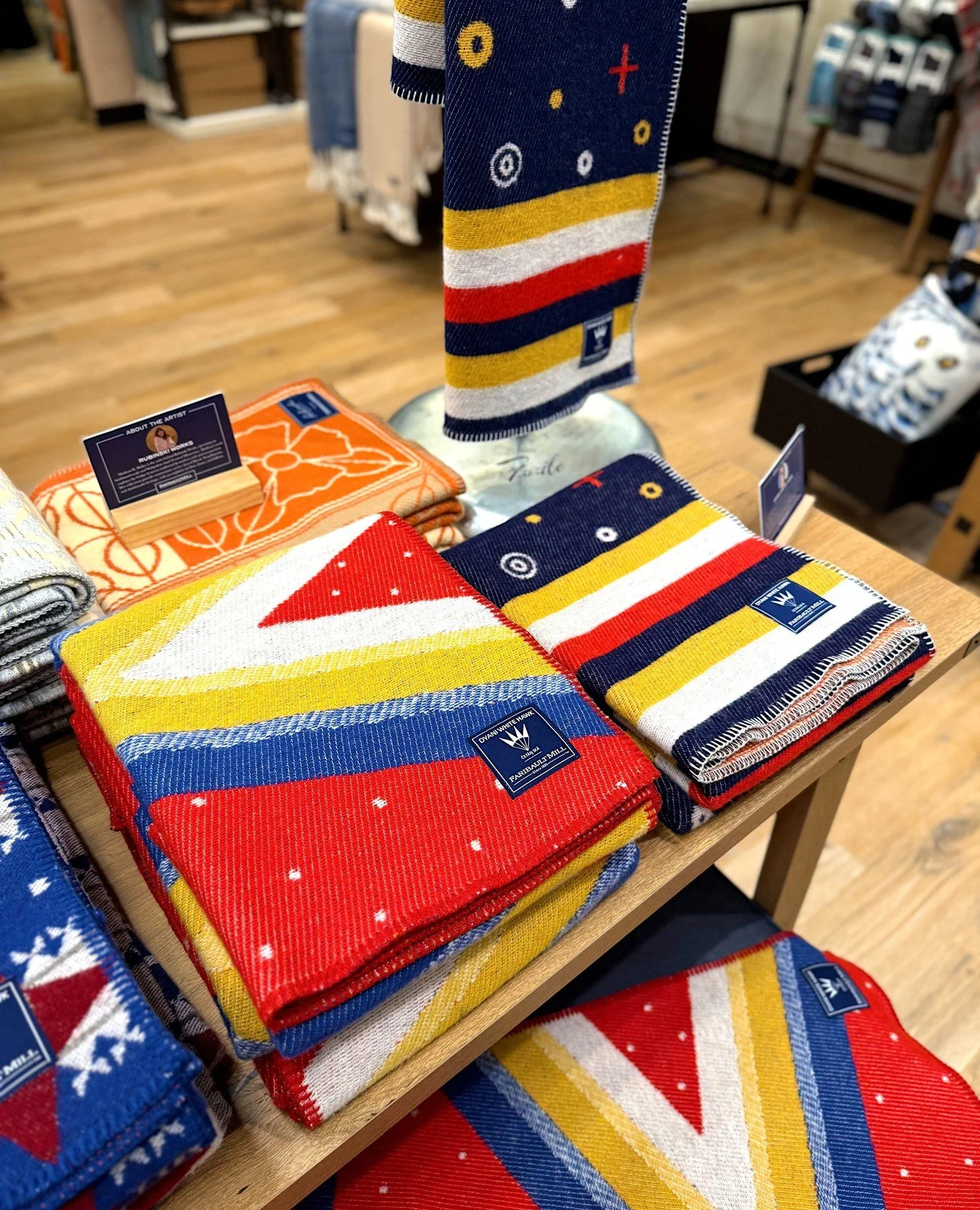 Blending modern artistry with abstract Lakota forms, @faribaultmill’s collaboration with acclaimed artist and current @walkerartcenter exhibitionist Dyani White Hawk (@dwhitehawk) is nothing short of stunning!
These throws weave together the