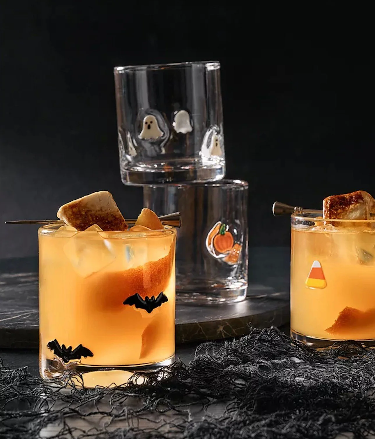 Bats, ghosts and pumpkins—oh my! ✨
Gear up for all the festive celebrations to come with these frightfully fun icon glasses from @crateandbarrel! The perfect way to sip in spooky style this season. 🦇