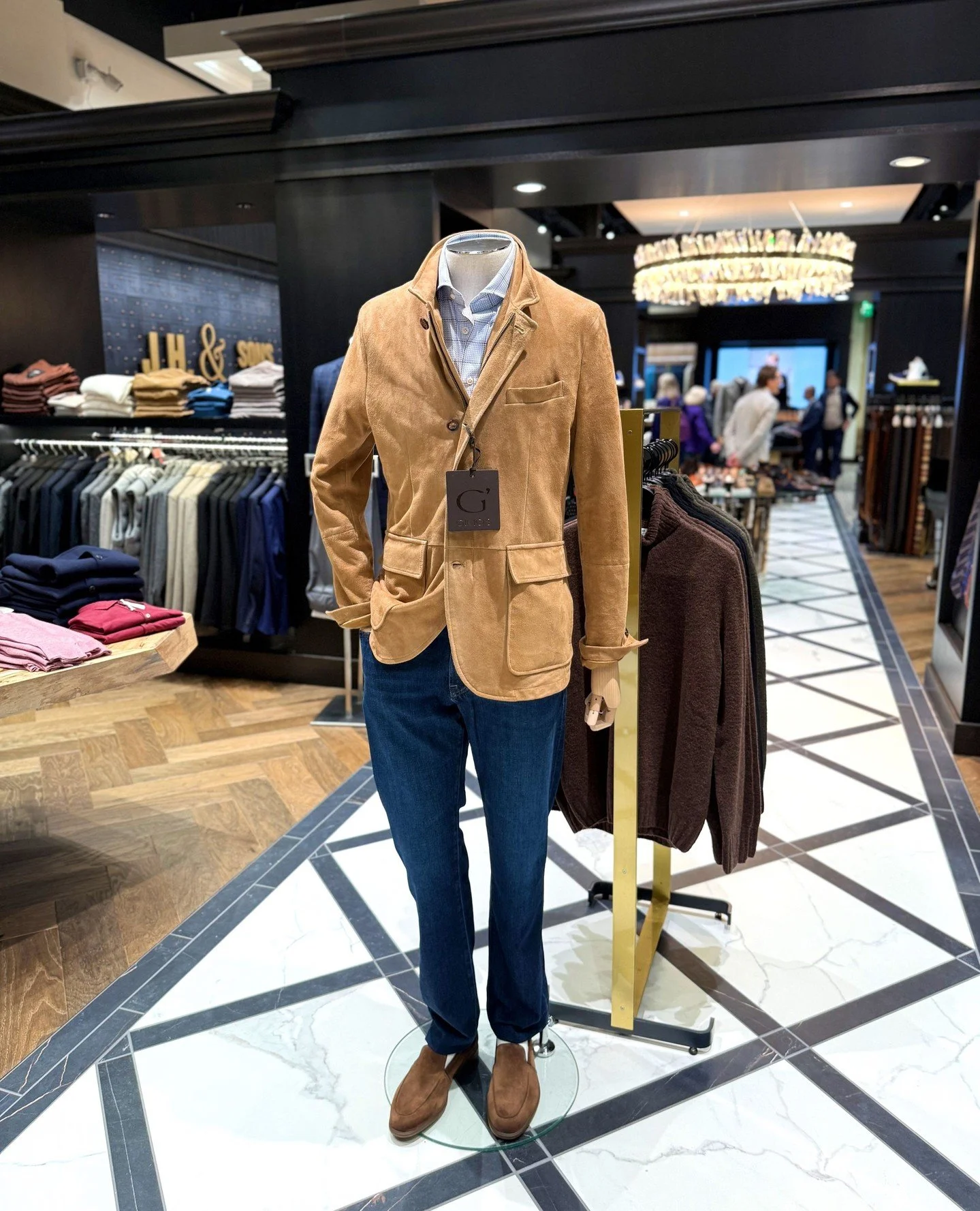 As temps dip and holiday style heats up, our dapper friends at @jhmenswear have you covered! 👔 From tailored jackets and cozy sweaters to timeless seasonal layers, they have what you need to stay warm and perfectly polished all winter long. ⁠