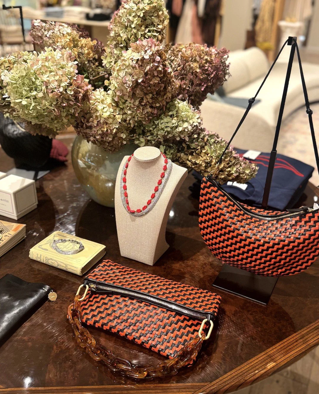 A holiday pop-up worth swooning over! ✨⁠
⁠
From now through December 28th, @shopclarev is bringing their effortlessly cool, LA-inspired line of handbags, clothing and jewelry to the newly opened @shopmille at Galleria. Shop their limited-time pop-up 
