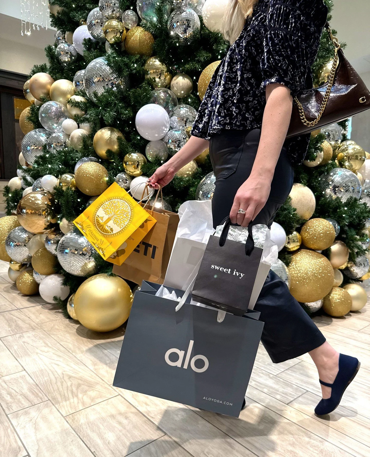 'Tis the season for unbeatable steals and deals on your favorite Galleria brands! ✨ Black Friday weekend is upon us, and our stores are already showing off with their best sales of the year. Tap the link in bio for a full list of can't-miss savings! 