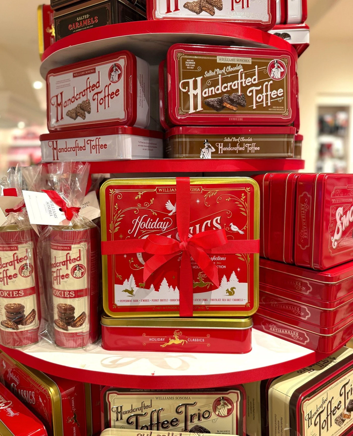 Looking for the perfect hostess gift for your next holiday happening? These tasty treasures from @williamssonoma come in a collectable metal tin and are the perfect way to share a little extra sweetness with the ones you love!⁠ ❤️