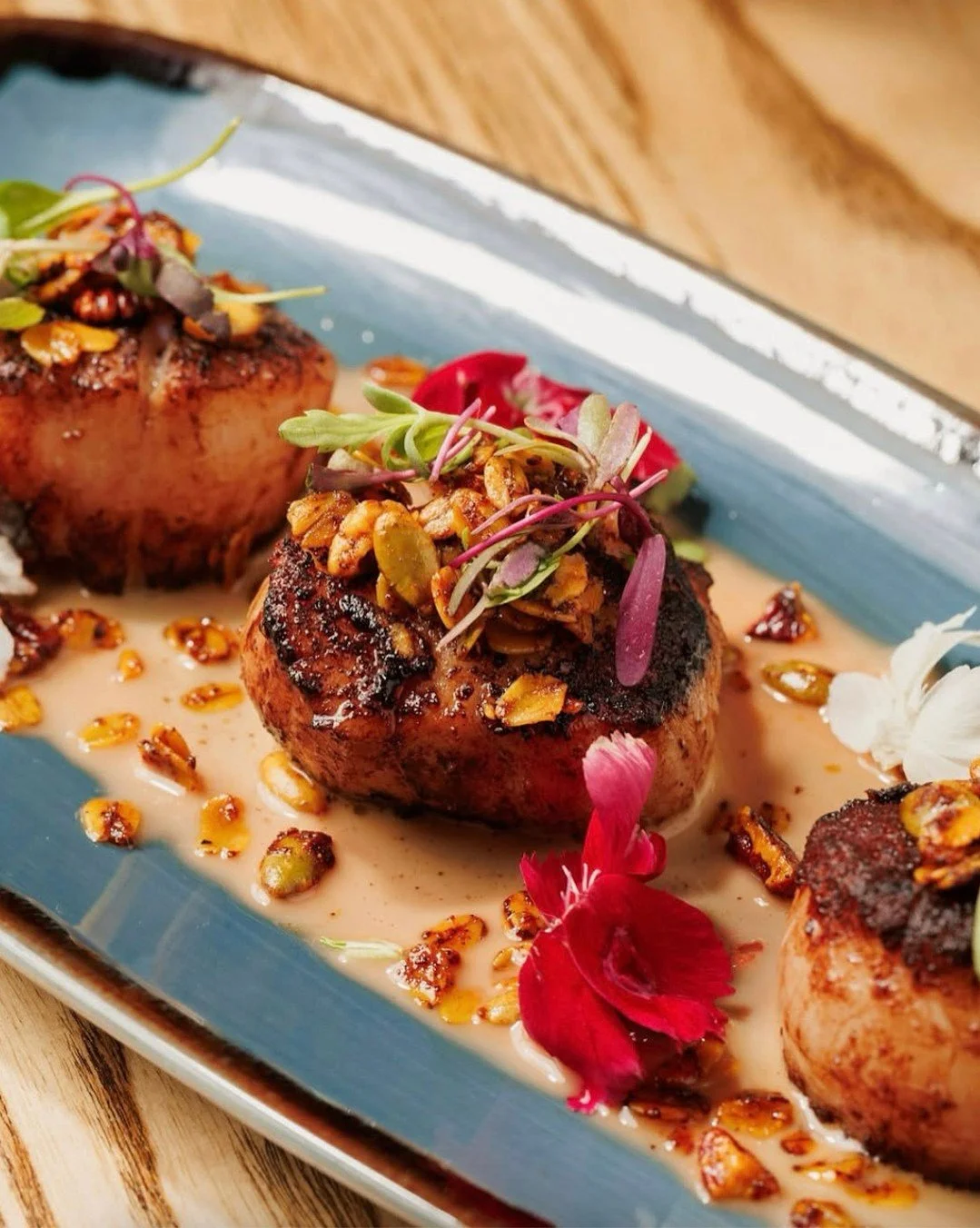 Family still in town through the weekend? Ditch the dishes (you've done plenty already!), and let our fabulous restaurants take care of the rest. 🍽️ Tap the link in bio for a full lineup of our Galleria dining destinations, and let the festive, flav