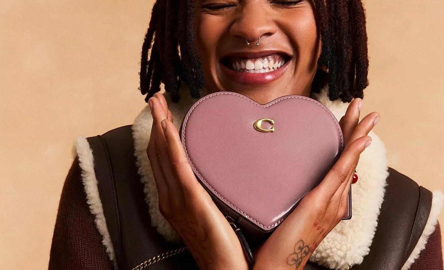 Nothing makes us smile quite like a new bag&mdash;especially in a crush-worthy hue! 💕 The Heart Crossbody Bag in Peony Pink from @coach is the sweetest Valentine&rsquo;s Day surprise, perfect for gifting (or treating yourself!) 👜⁠