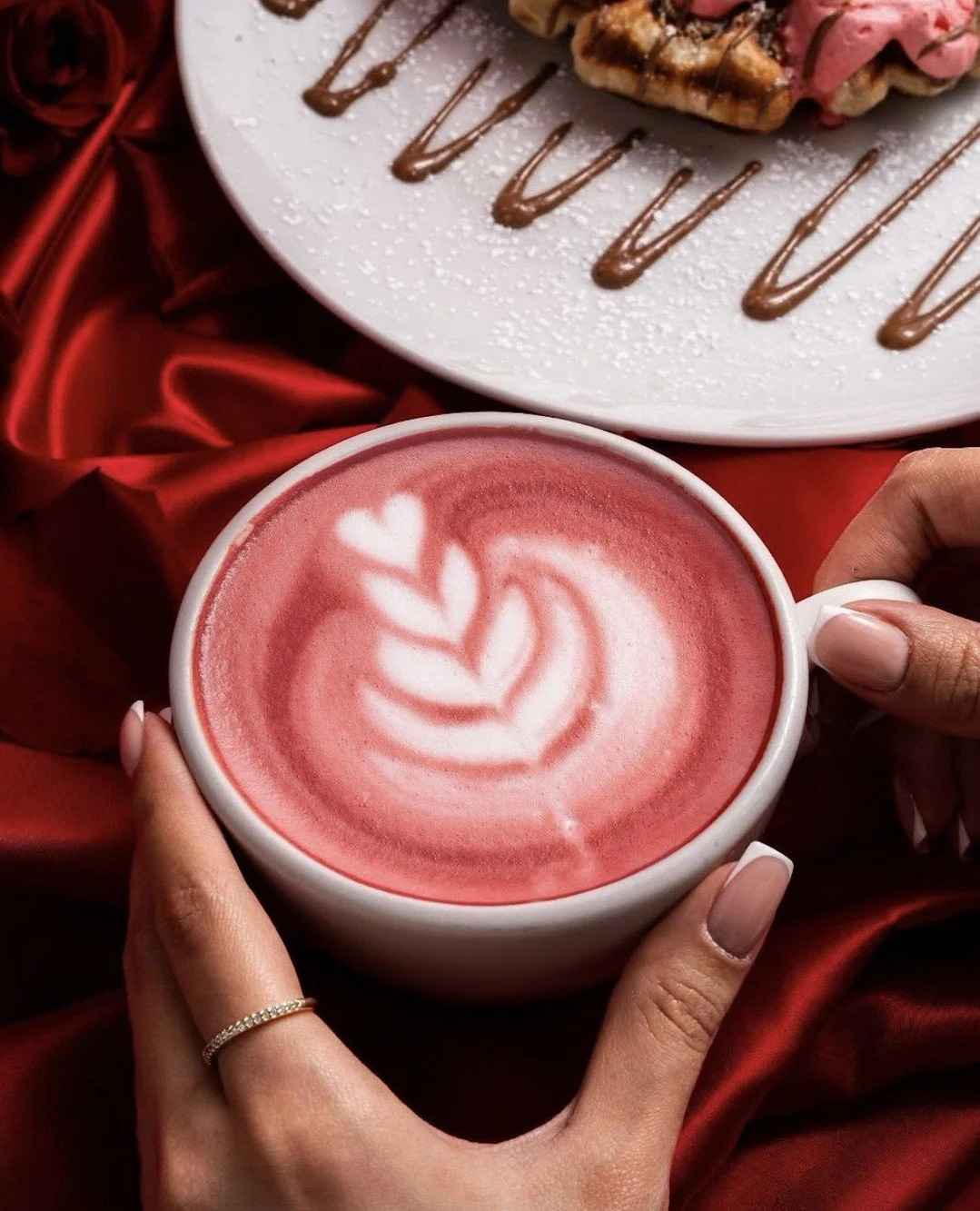 Love is brewing at brunch! ❤️☕ ⁠
⁠
Treat your sweetheart to a Valentine&rsquo;s Day date at @sweetparis, where rosy lattes, indulgent waffles and beautifully plated favorites set the scene for a celebration worth savoring. Cheers to a day filled with