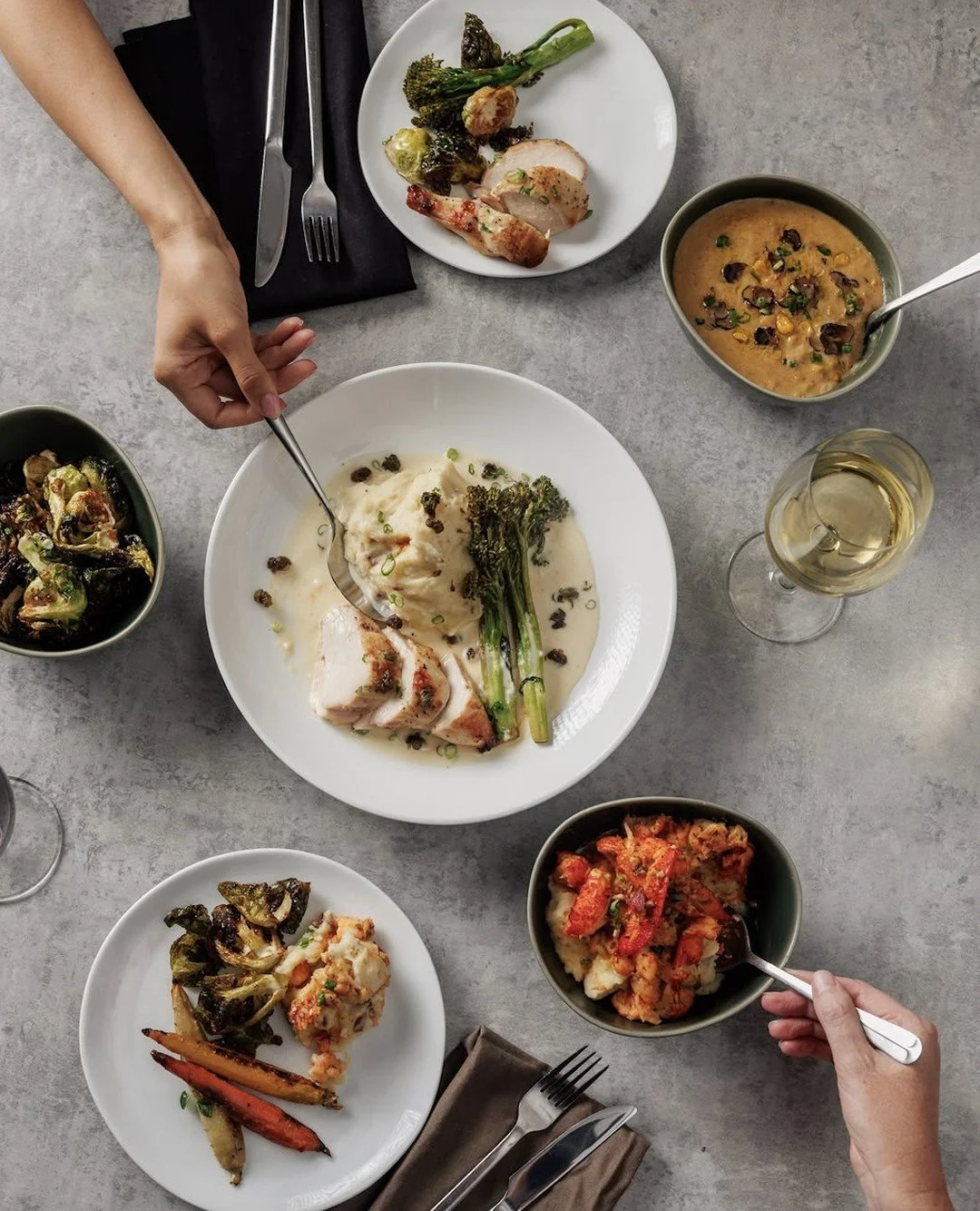 Friday isn't going to celebrate itself! Grab your gals, pals or go-to crew and join us at Galleria for a day of shopping, savoring and toasting to the weekend ahead! First stop to fuel up: @craveamerica. 🥂⁠