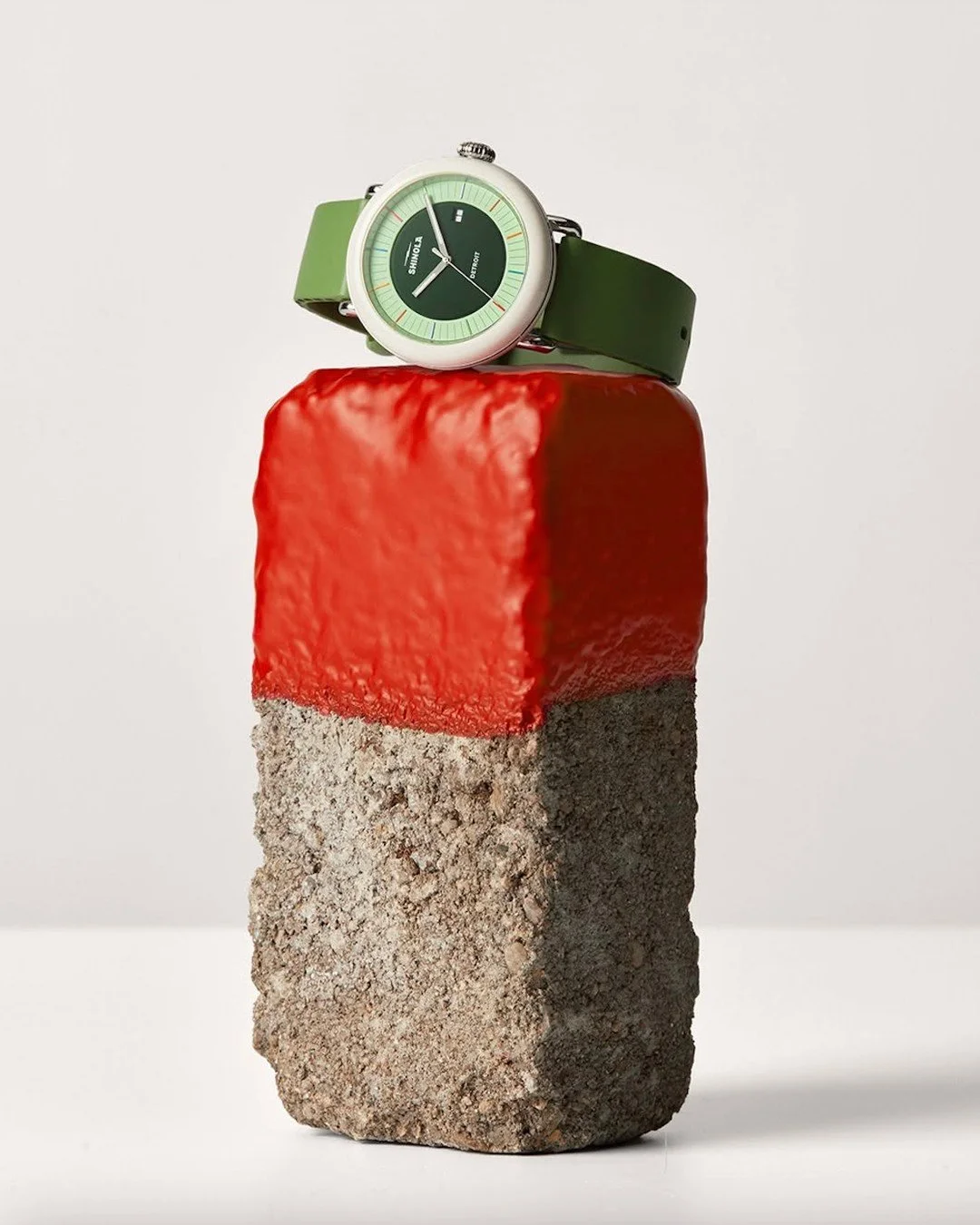 Spring styling calls for a vibrant pop of color. 🧡 The newest collection of Detrola shades from @shinola deliver bold personality and playful polish to any warm-weather look! ⁠