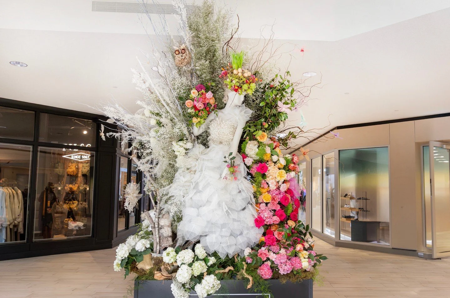 Strike a pose, snap a pic and soak it all in! 🌸📸 From breathtaking floral backdrops to fun, interactive installations, our @fleursdevilles FLORA showcase is filled with can&rsquo;t-miss photo moments for the whole family to enjoy. Stop by this week