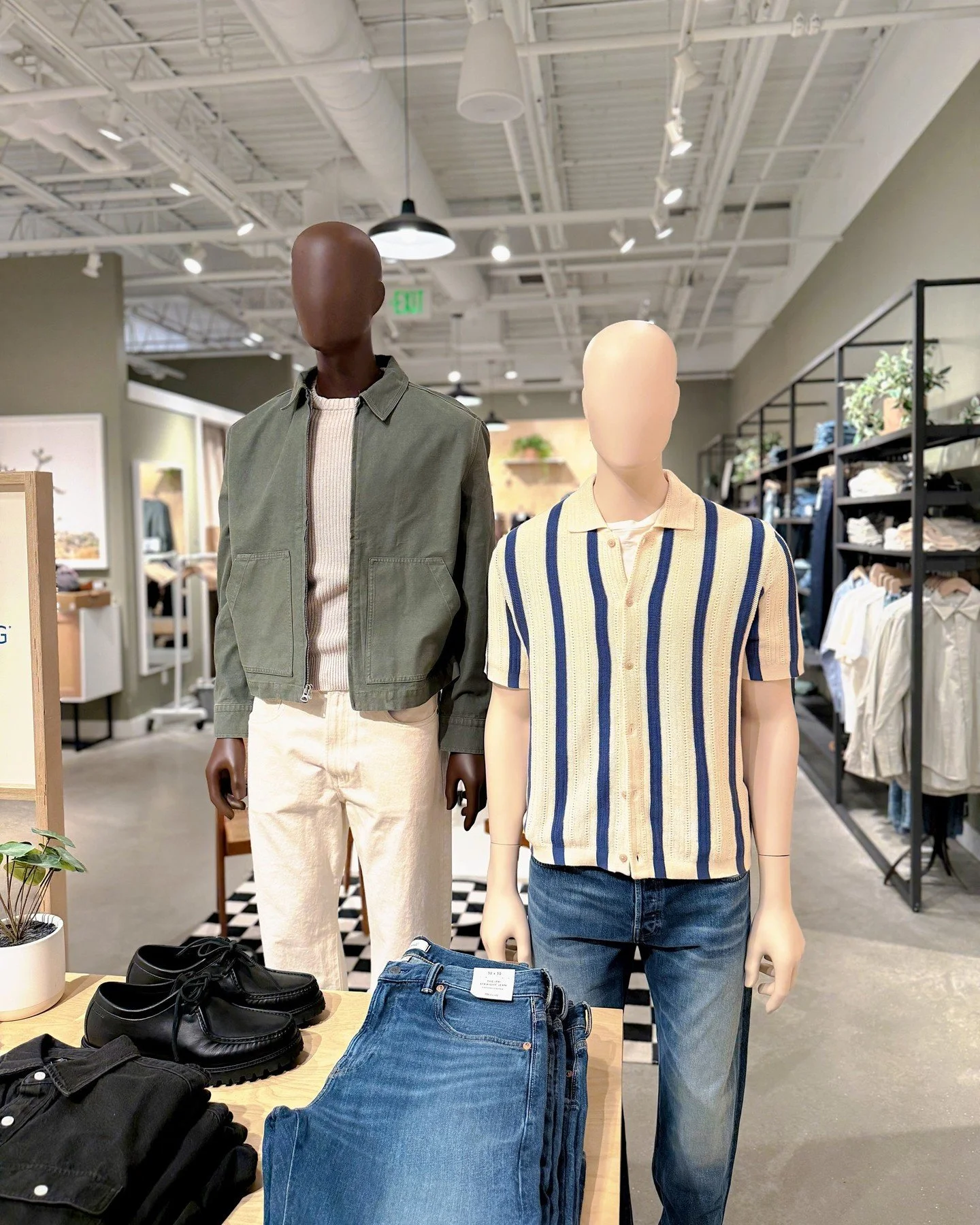 Sunnier days: activated. 🕶️⁠
⁠
Fellas, it's time to refresh your wardrobe for the season ahead, and our Galleria stores are here to help! @madewell offers an elevated collection of transitional pieces and warm-weather essentials to keep you looking 