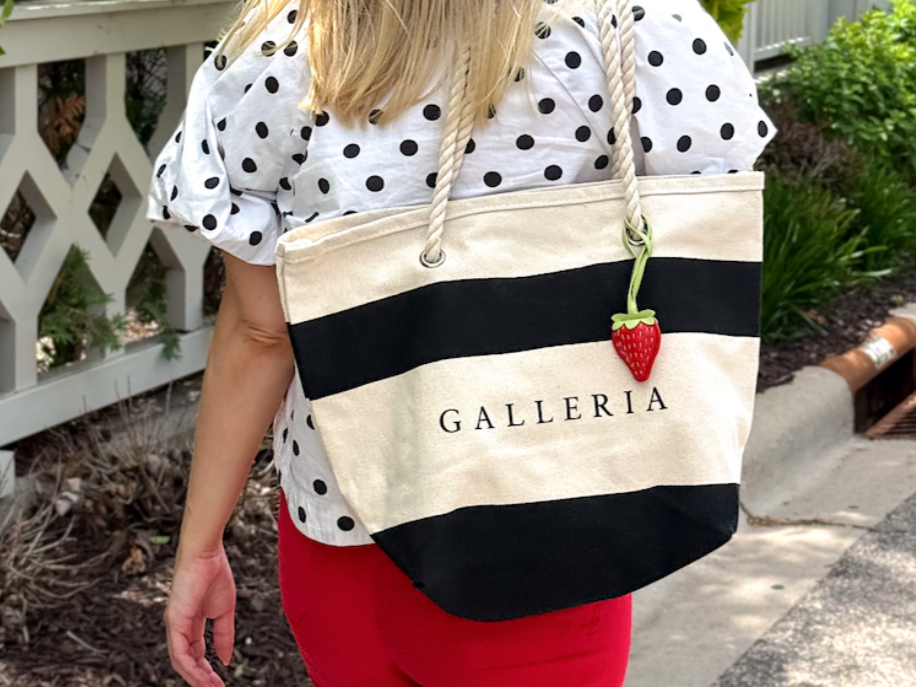 SUMMER, STYLED GIFT WITH PURCHASE