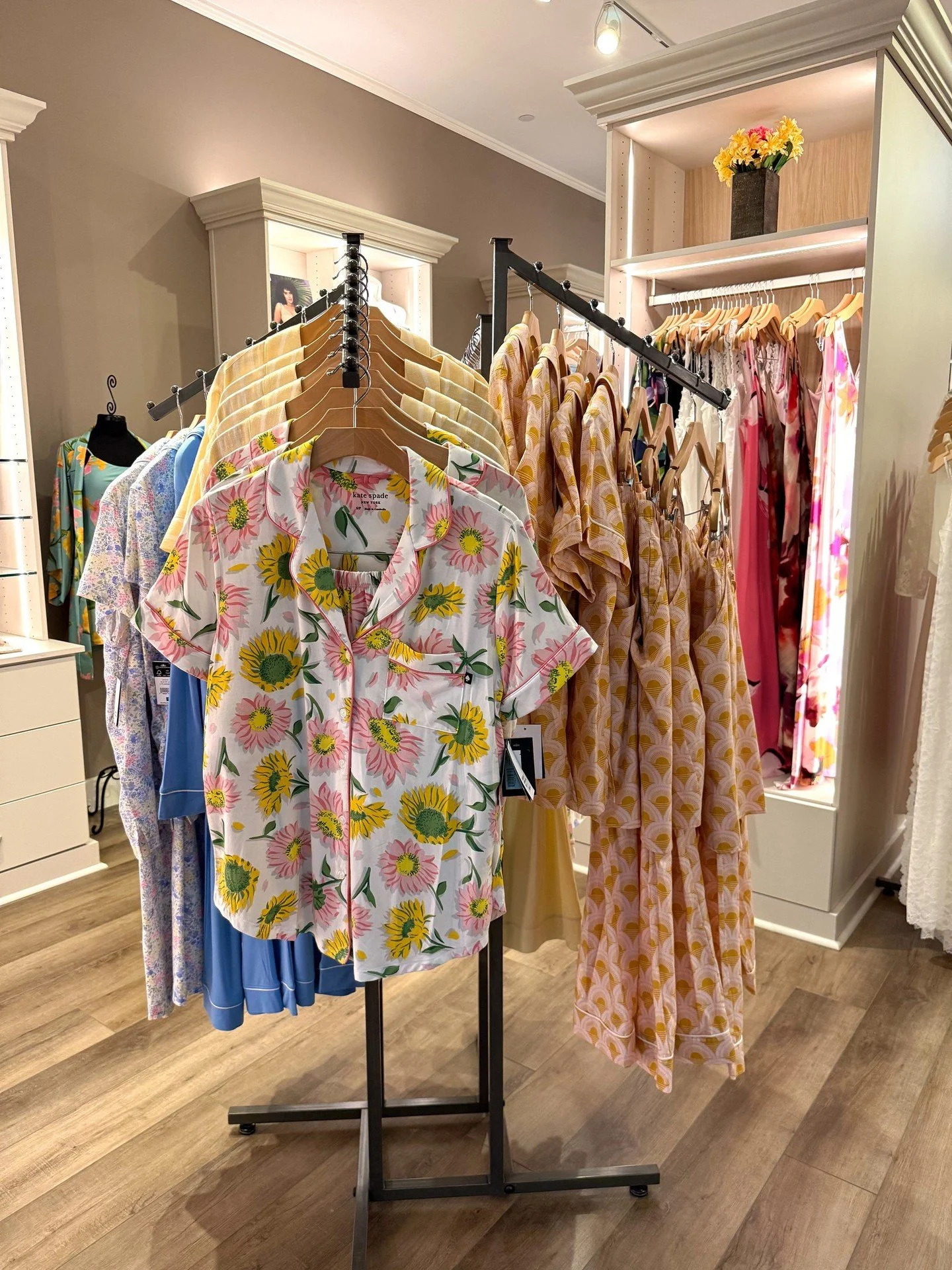We're staying cool, comfortable and oh-so cozy all summer long thanks to @allurefits' colorful collection of pajamas! 💛 Filled with playful prints, cheerful hues and breathable fabrics, their curated assortment makes lounging look as good as it feel