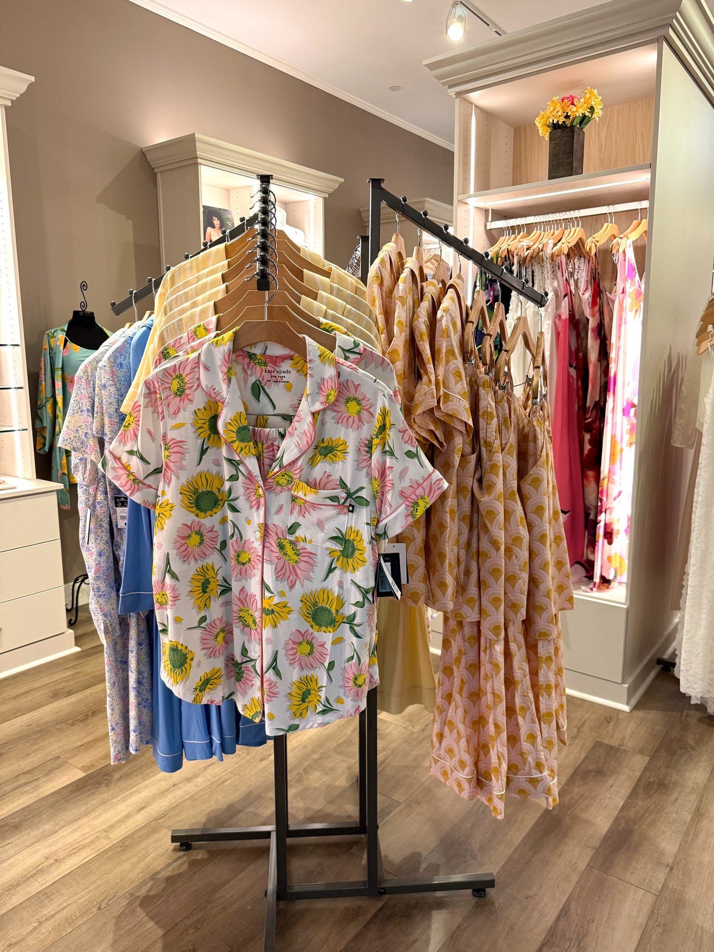 We're staying cool, comfortable and oh-so cozy all summer long thanks to @allurefits' colorful collection of pajamas! 💛 Filled with playful prints, cheerful hues and breathable fabrics, their curated assortment makes lounging look as good as it feel