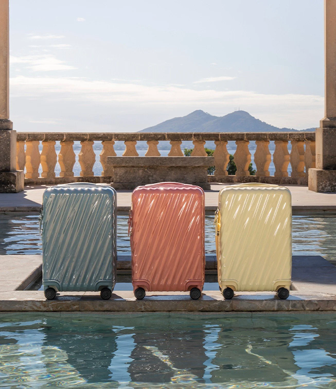 A Euro summer is calling, and @tumitravel has the luggage to take you there in style! ✈️ With exclusive seasonal colors and timeless silhouettes, their latest collection is geared up for everything from weekend escapes to bucket-list adventures. Stop