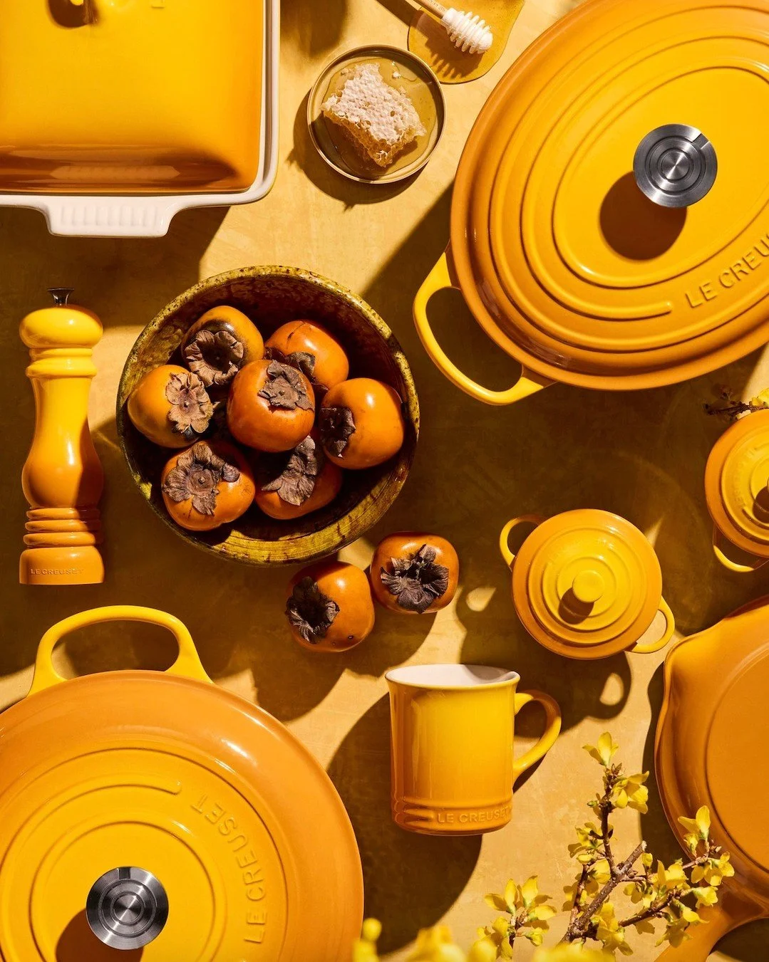 Golden hour, but make it delicious. 💛 @lecreuset&rsquo;s beloved Nectar hue has returned to @williamssonoma, bringing its rich, honey-gold warmth to the kitchen just in time for cozy meals, autumn entertaining, and all the gatherings to come. Stop b