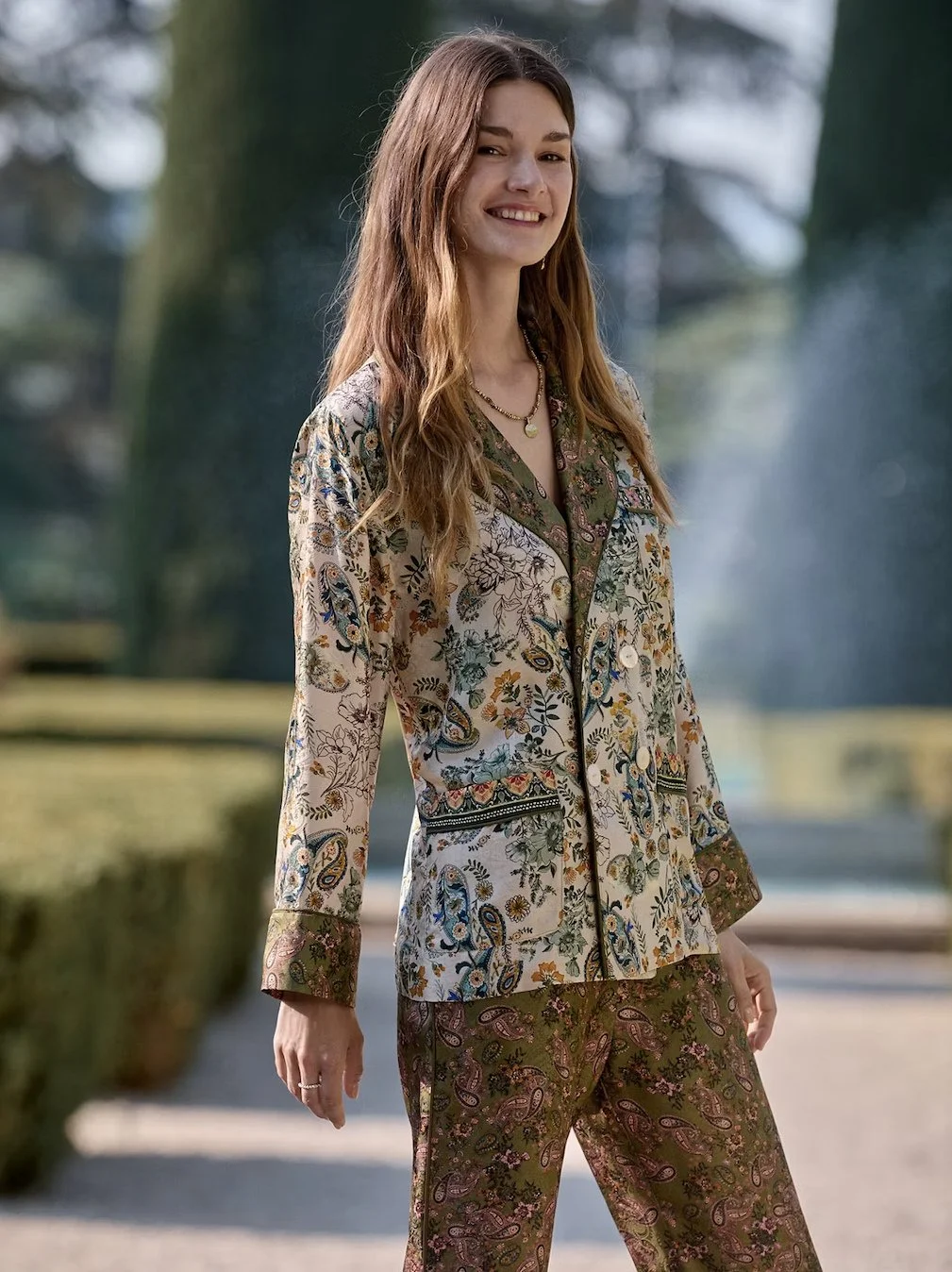 The forecast for fall? Green with a chance of velvet! ⁠
⁠
From lush velvet and floral embroidery to paisley prints and perfectly layered patterns, @johnnywas is embracing the season&rsquo;s richest hue in all the right ways. Stop by to shop their lat