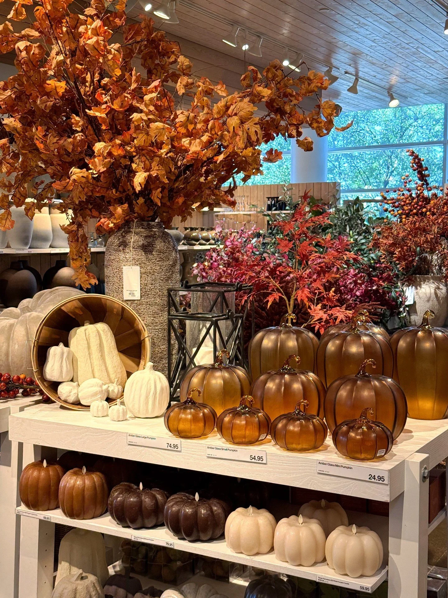 Fall foliage, festive d&eacute;cor, and pumpkins aplenty! 🍂 @crateandbarrel is officially dressed for the season with autumnal wreaths, lush faux florals, warm seasonal accents, and plenty of little details made for bringing fall into your home. Sto