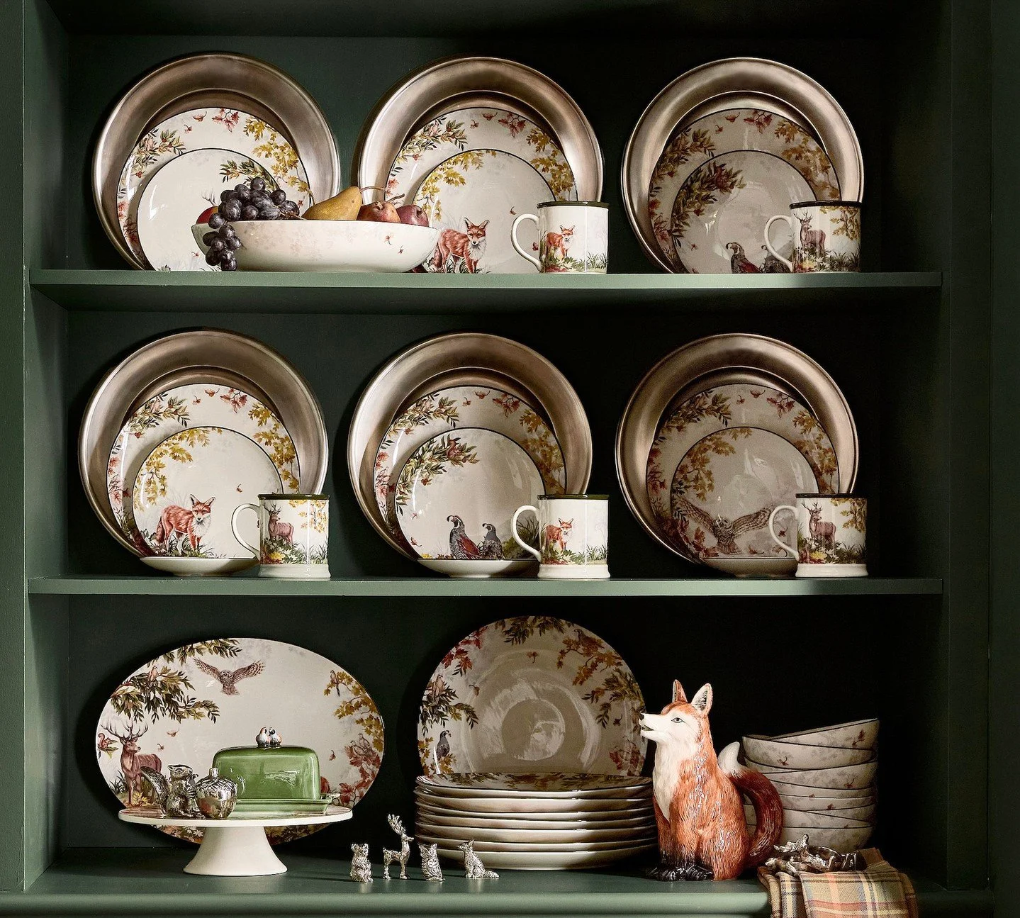A little woodland whimsy belongs at every fall table. 🦌 Meet @potterybarn&rsquo;s Fantastical Forest Stoneware Collection, where charming forest creatures, autumnal botanicals, and rich seasonal details come together for a table setting almost too p