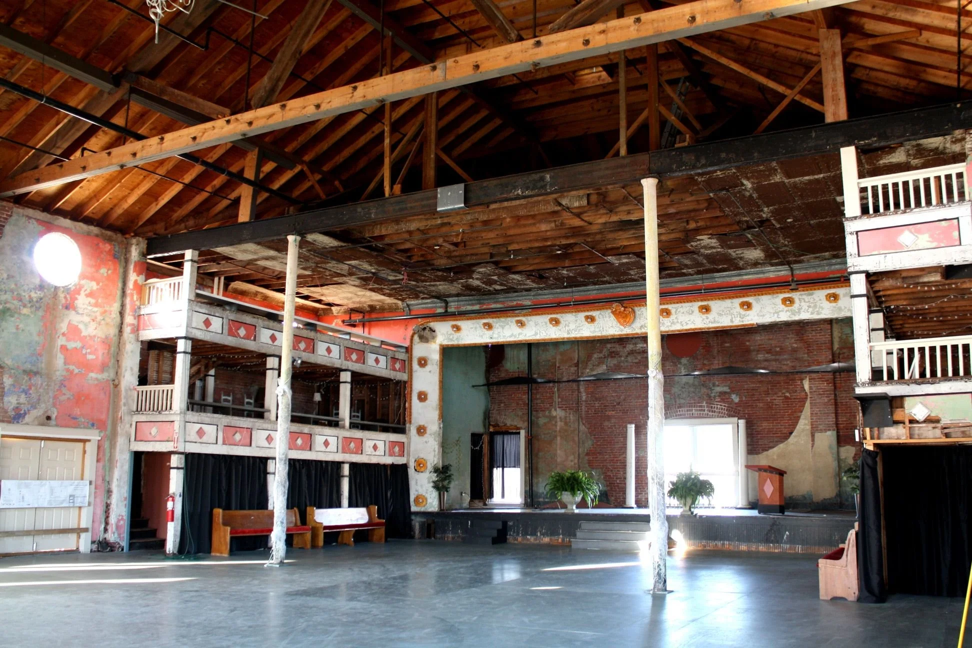 Discover Arkansas - Visiting historic Dreamland Ballroom