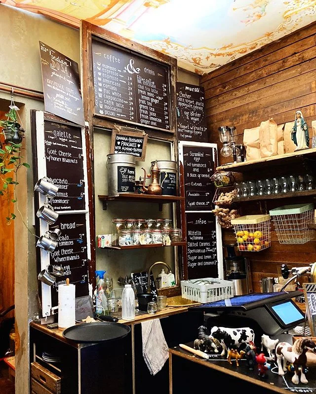 Easily my favorite cafe of all the cafes we’ve ever visited, anywhere in the world. Super cozy. Great (GREAT) coffee. Simple, vibrant food. And just really lovely baristas. ✨ We’re leaving Köln this afternoon and are heading south to spend a long weekend (and Thom’s birthday!) with my family. Cannot wait for them to finally meet Thom and for Thom to finally meet them. 🥨🍻