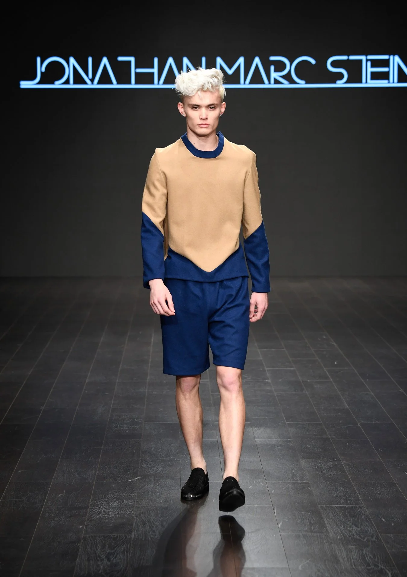 Look 10