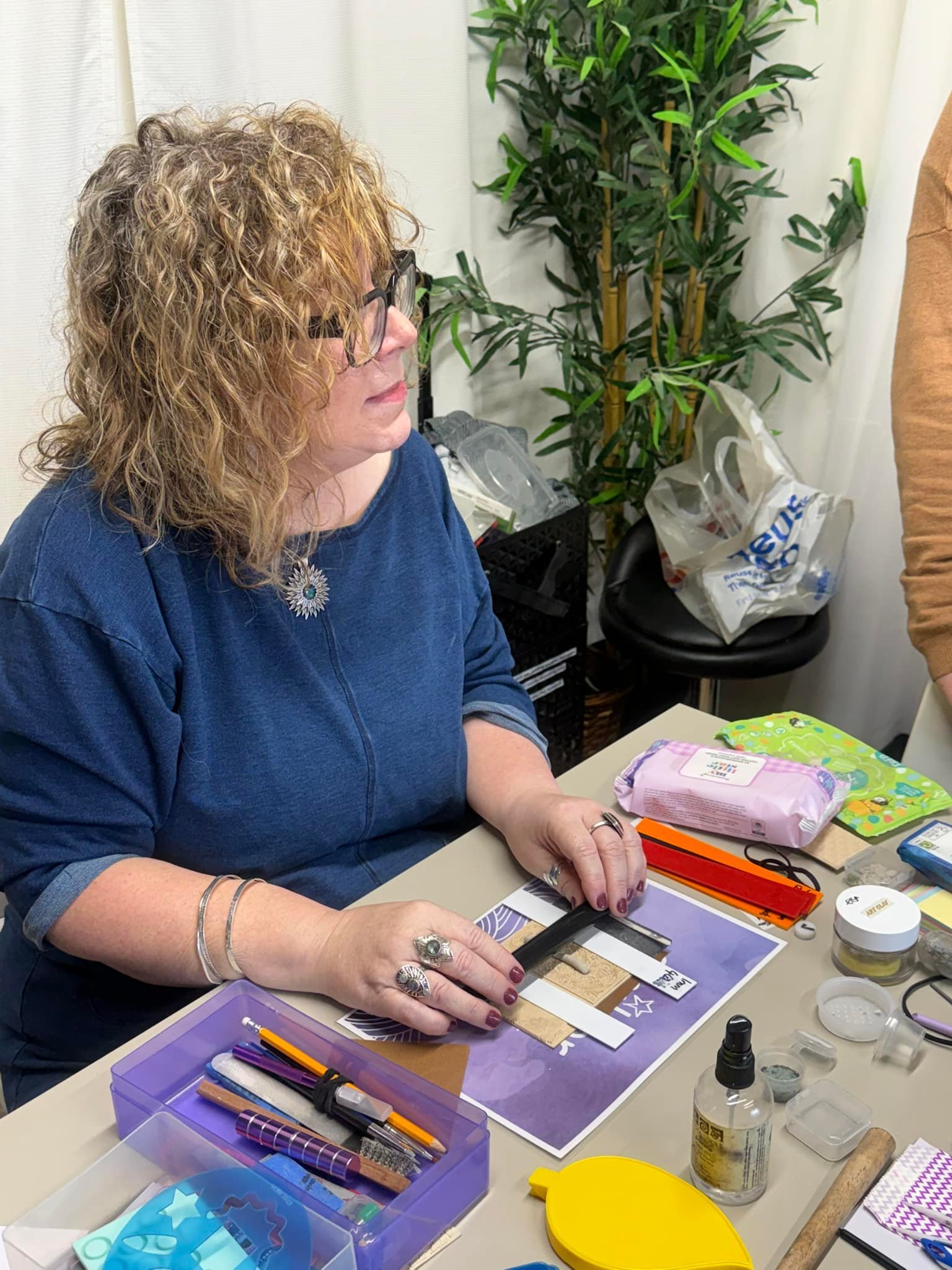 I love watching clients do what they love! 

Had a wonderful day yesterday lushing up my life at an Elsilver Jewellery Making Workshops &amp; Bespoke Jewellery workshop run by Elsa Grigg making a silver-clay ring. 

Can&rsquo;t wait to see how it tur