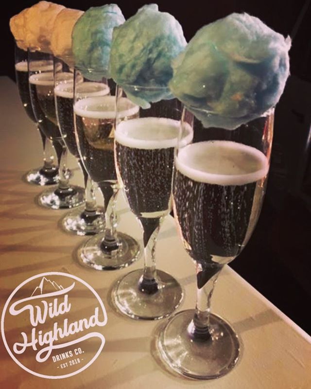 #friyay ~ Happy Friday everyone! Why not be adventurous this Friday and try a wee candy floss prosecco?!!🥂~ #wildhighlanddrinksco #theweedramvan #candyflossprosecco #highlands #fridaymood #mobilebar