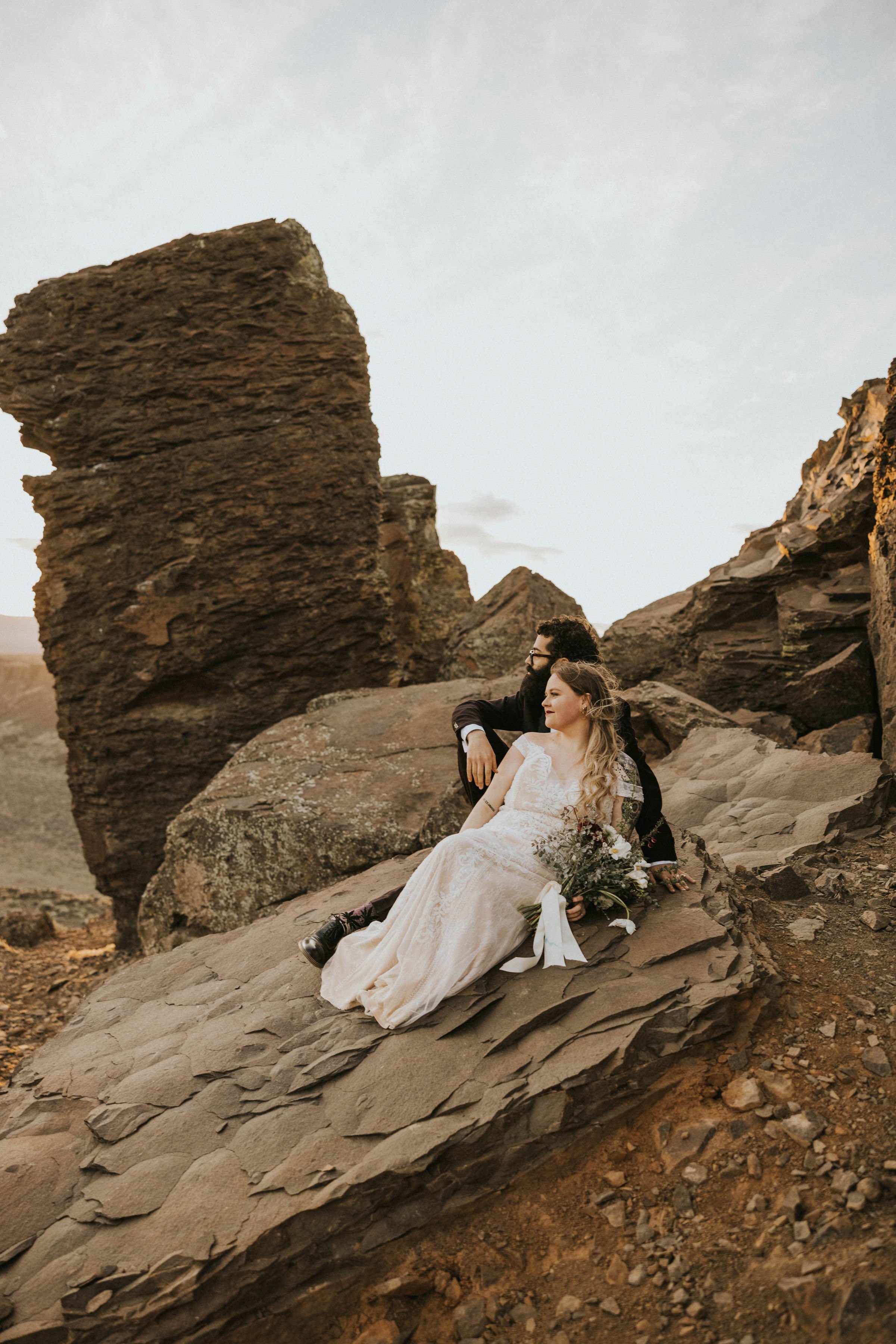 desert elopement washington adventure intimate wedding vantage