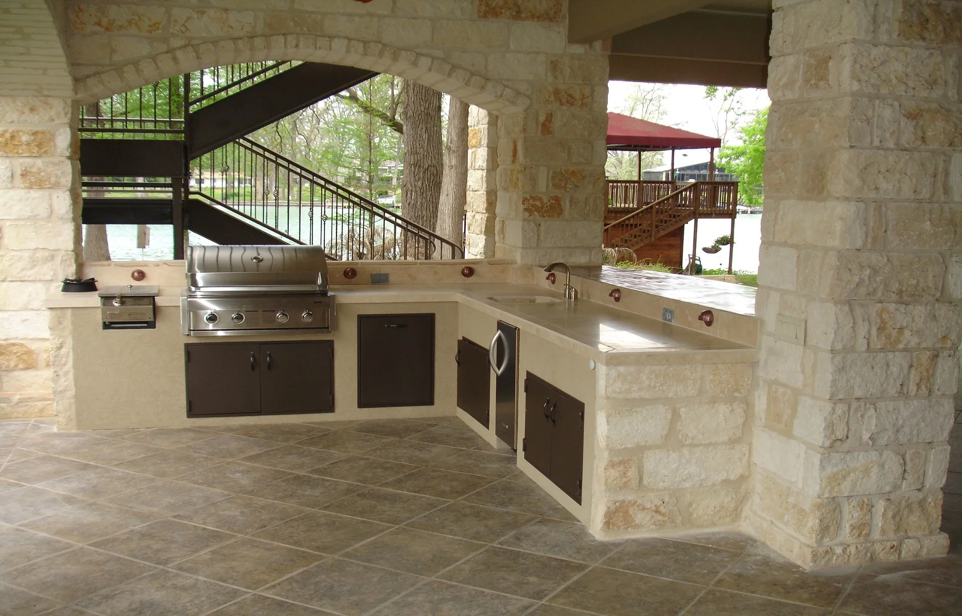 outdoor-kitchen-1537768_1920.jpg