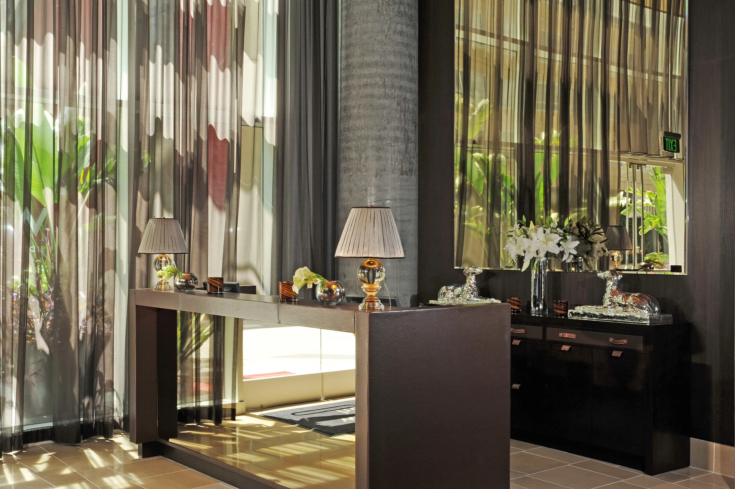 989673200_lobby 1.jpeg