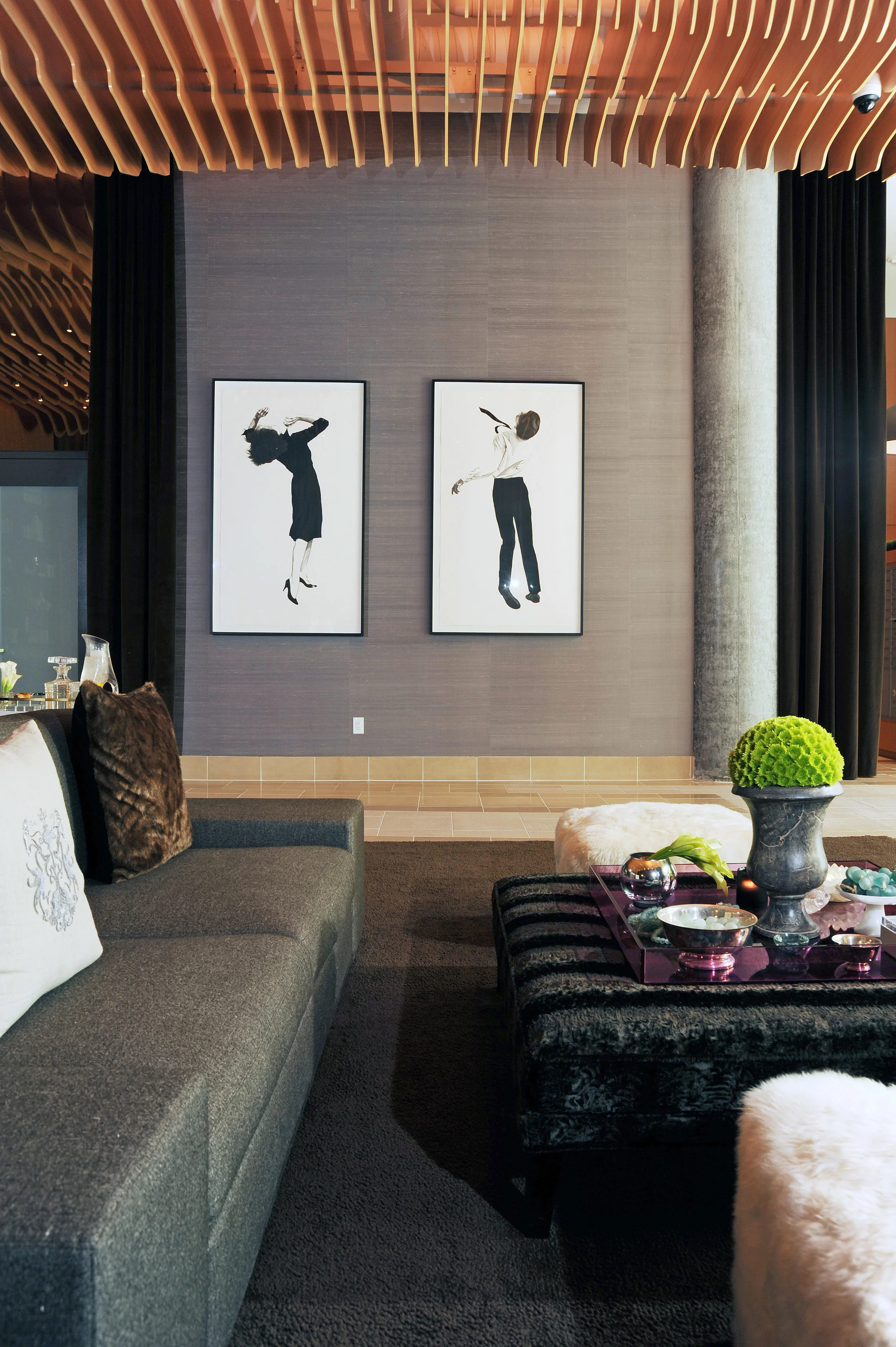 989670897_lobby 2.jpeg