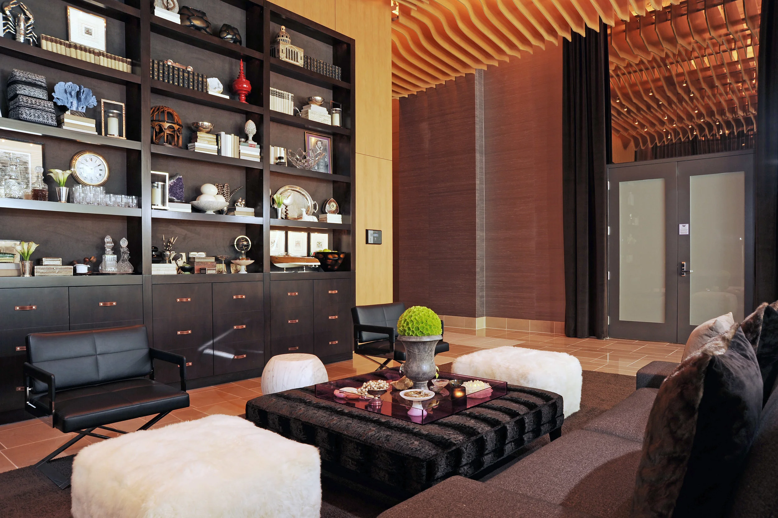 989673941_lobby 4.jpeg