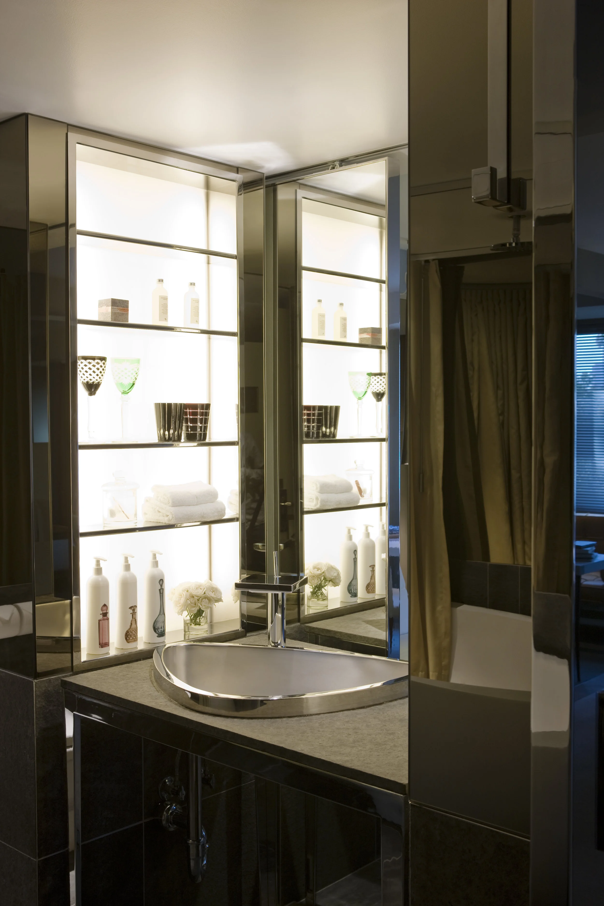SLS_GuestRoom_SuperiorDouble_8610B.jpg