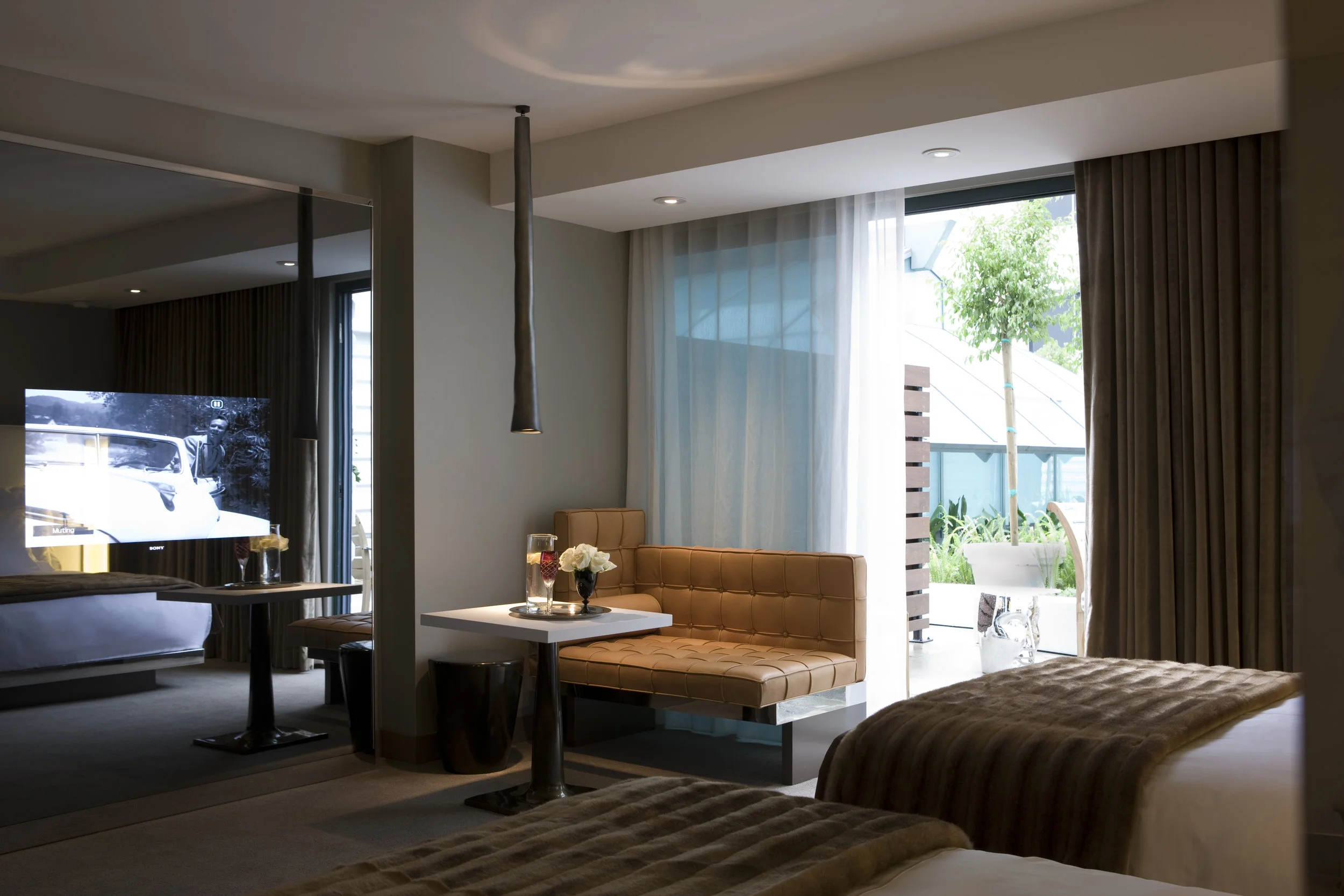 SLS_GuestRoom_StudioSuite_8361A.jpg