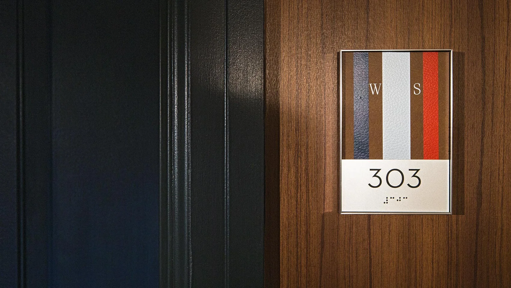 model-door-sign-6193-8aec602d.jpg