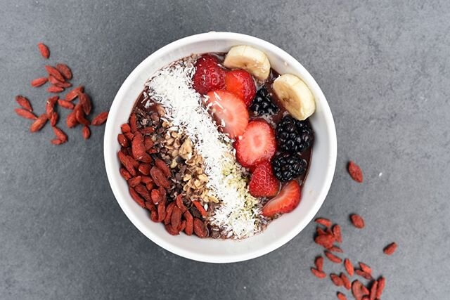 I absolutely love the look of smoothie bowls but tbh rarely making them as they take so long! Looking at this one really makes me feel like the effort is worth it though. Are you a fan of making smoothie bowls or do you prefer to just toss everything
