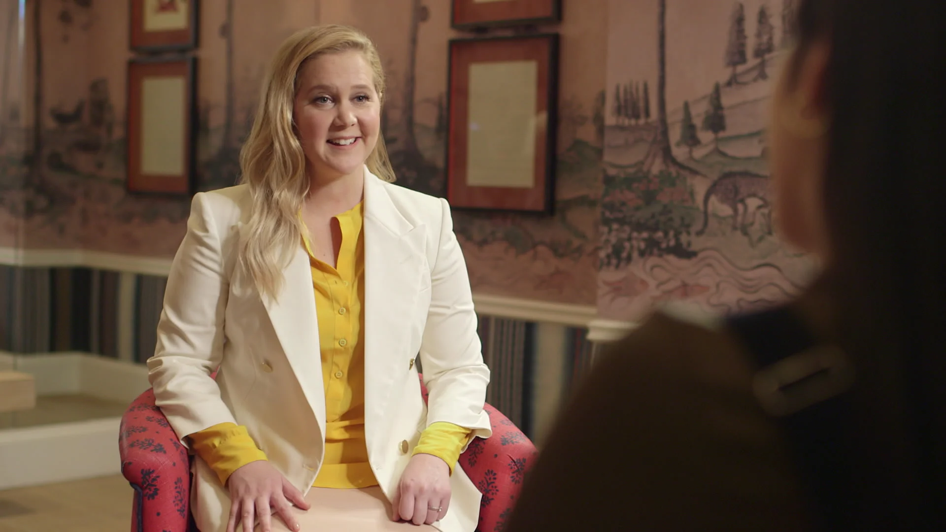 VICE_DIGITAL_BROADLY_AMYSCHUMER_INTERVIEW_YT_CLEANSPLIT.00_01_04_21.Still002.jpg