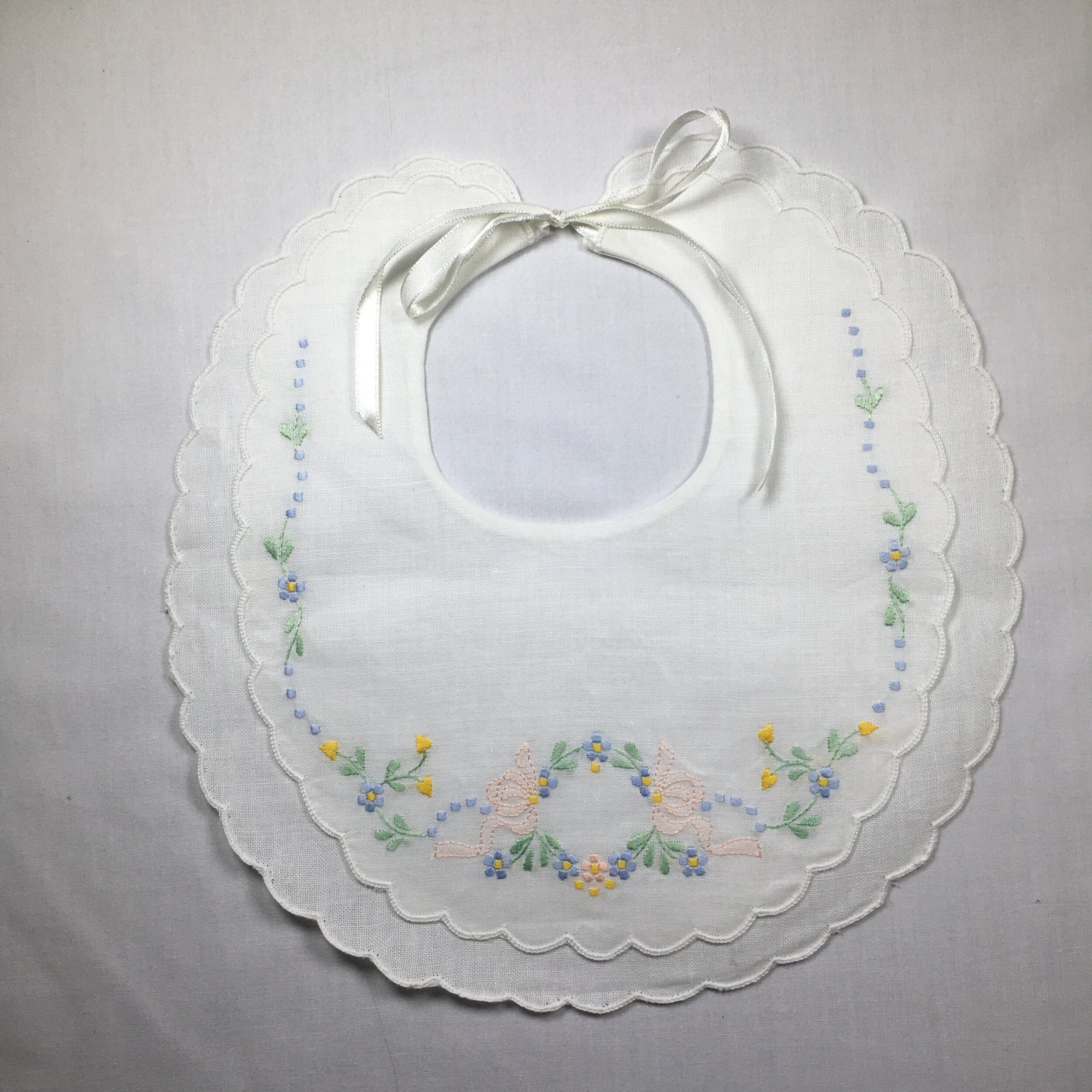 Scallop floral embroidery 