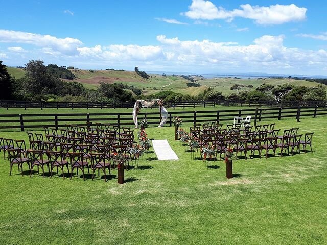 Introducing our wooden cross back chairs🌟 
Perfect for your ceremony and reception seating