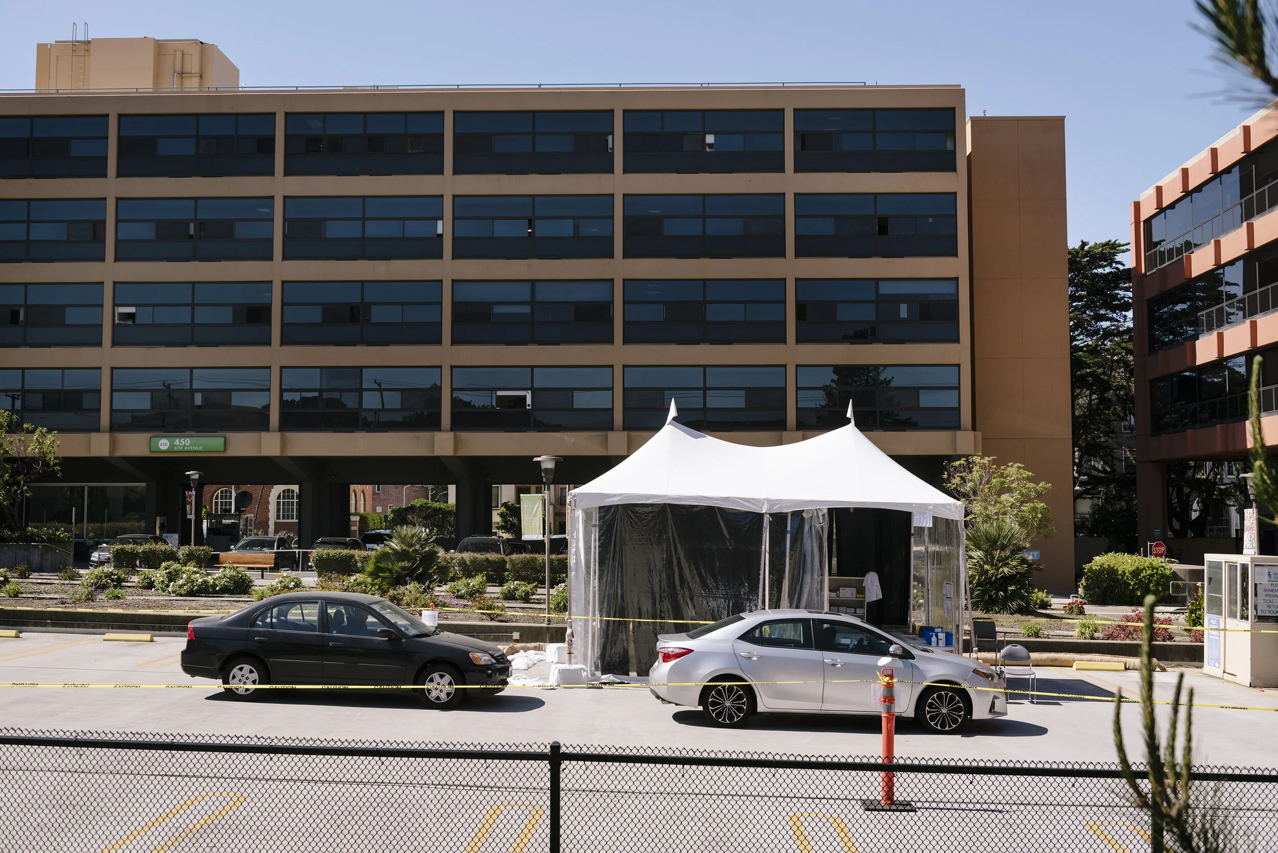  Cars wait at a drive-thru COVID-19 testing station on  Kaiser Permanente's French Campus in San Francisco, California, US, on Wednesday, March 12, 2020.  For the Washington Post 