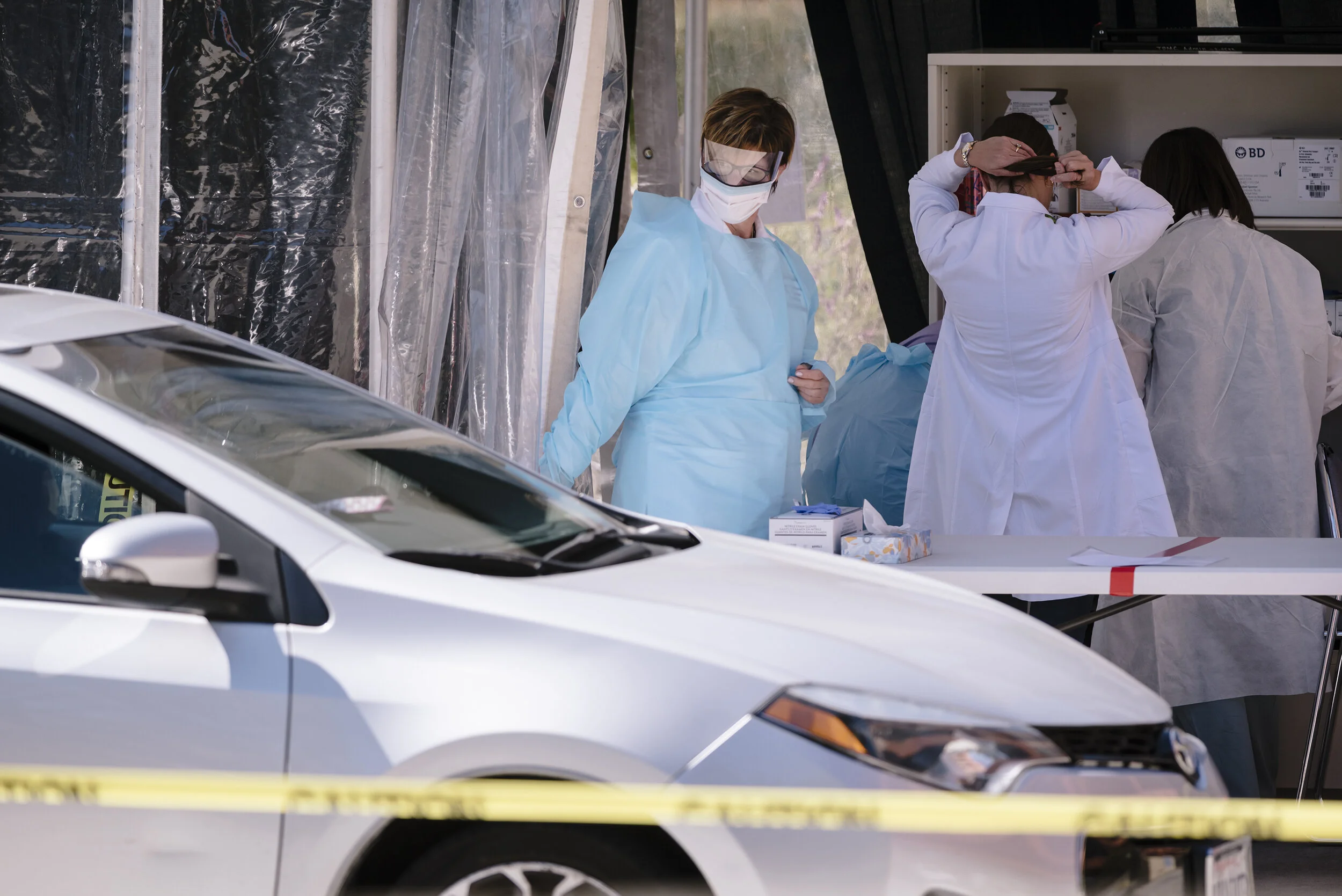  Kaiser clinicians test a patient at a drive-thru COVID-19 testing station on  Kaiser Permanente's French Campus in San Francisco, California, US, on Wednesday, March 12, 2020.  For the Washington Post 