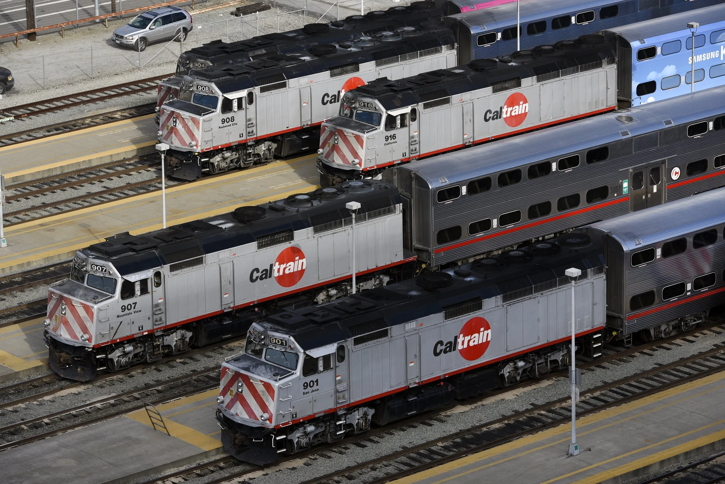 caltrain1127_02.JPG