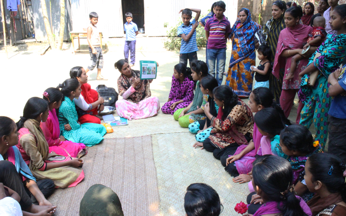 A BRAC facilitator educates attendees on the importance of hand washing. 