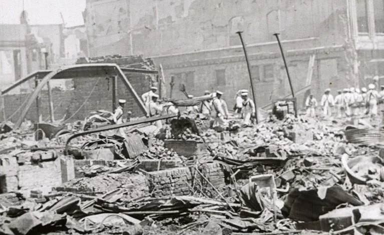 Stills_Large_Earthquake_12.jpg
