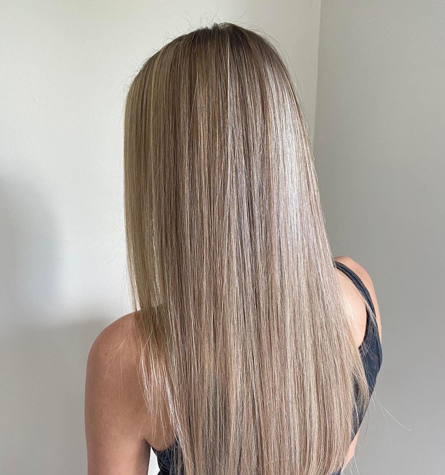 Lighter and brighter🌟

Fresh blonde done by our stylist Emmie. Using @lakmecolour range to create this beautiful tone of blonde and of course @olaplexau to keep the hair at its healthiest.

DM to book or call us on 044796429💞
(P.s a moment of appre