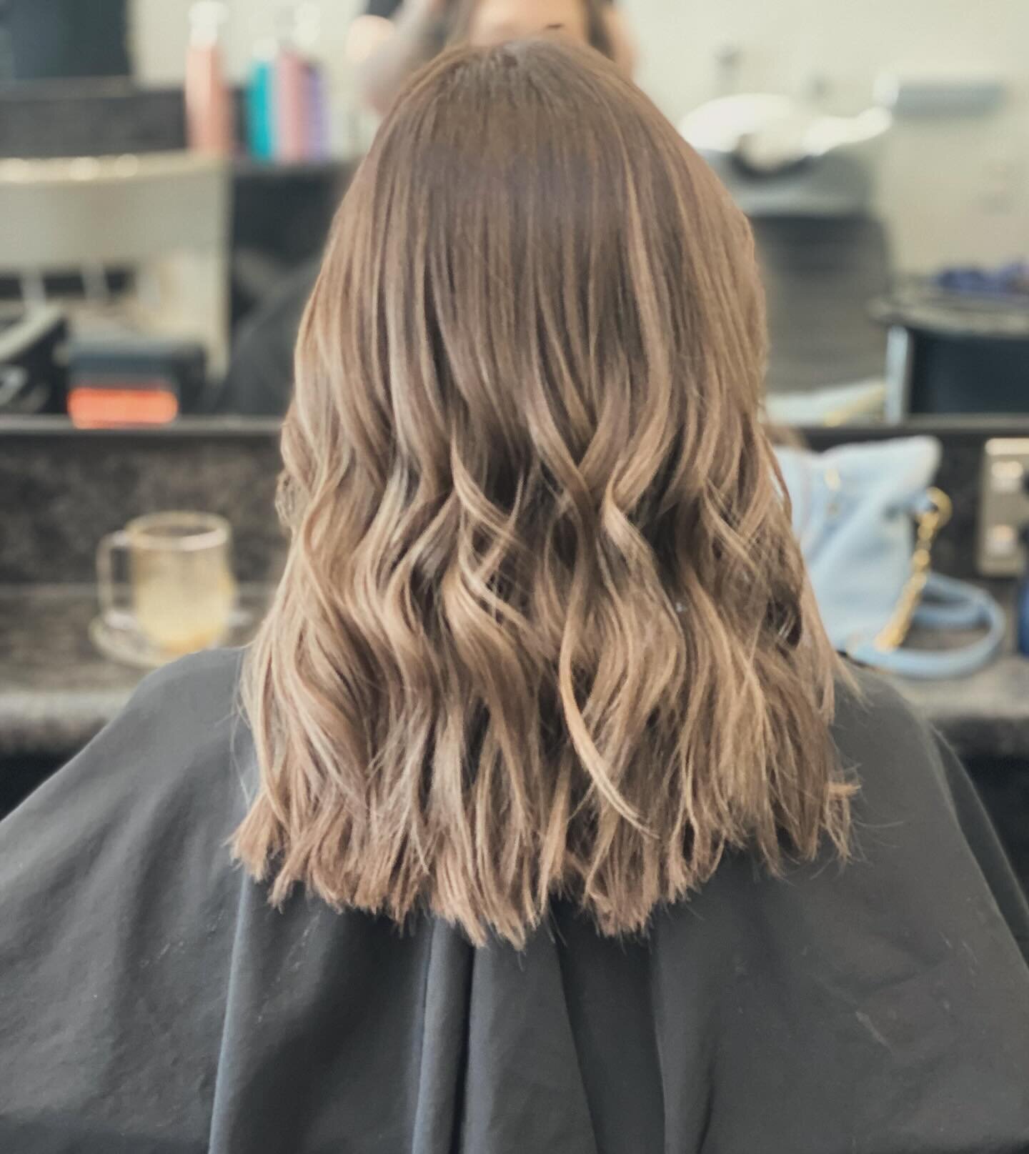 Smashing out those restyles ✌🏻 

#fabhaircompany #fabhair #khandallahsalon #khandallahvillage #nzhair #nzhairstylist #wellingtonhairdresser #ashblonde #beforeandafter