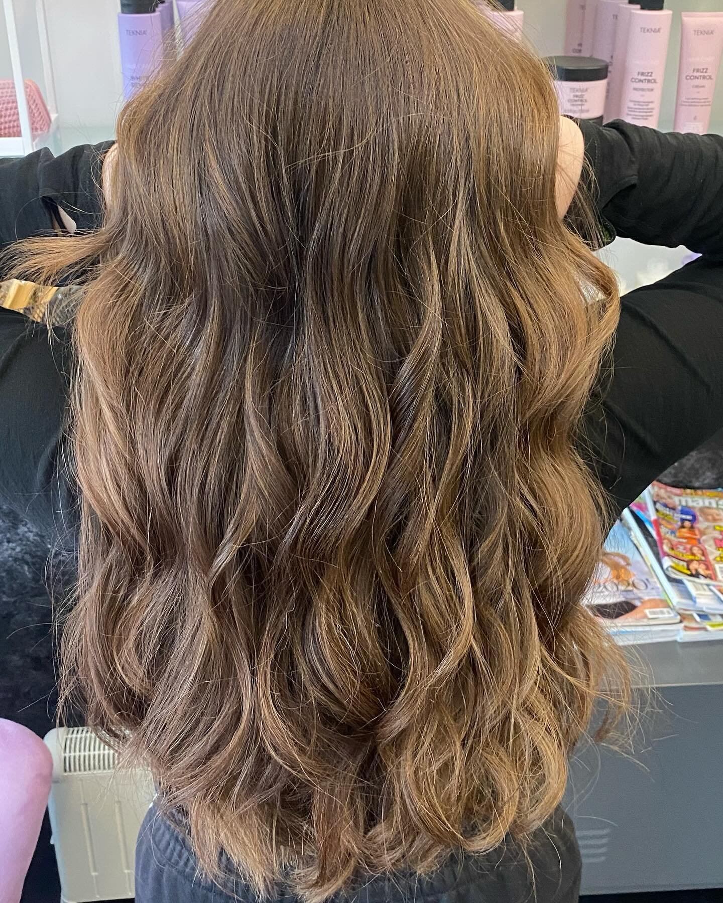 It&rsquo;s giving Pinterest 🙌🏼 getting rid of old dark colour for a natural vibe. 

#fabhaircompany #wellingtonhairdresser #wellingtonnz #explorepage #fabhair #fabhairkhandallah #khandallahvillage #beforeandafter #pinterestinspired #pinteresthair #